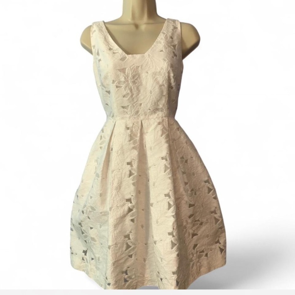 Trina Turk cotton floral on sheer overlay white sleeveless bridal size 4 dress